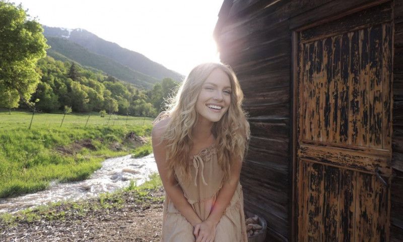Ce a patit o fata care a adormit pe plaja. Cand s-a trezit, nici sora ei nu a recunoscut-o: "M-am ingrijorat ca voi arata asa mereu" - FOTO