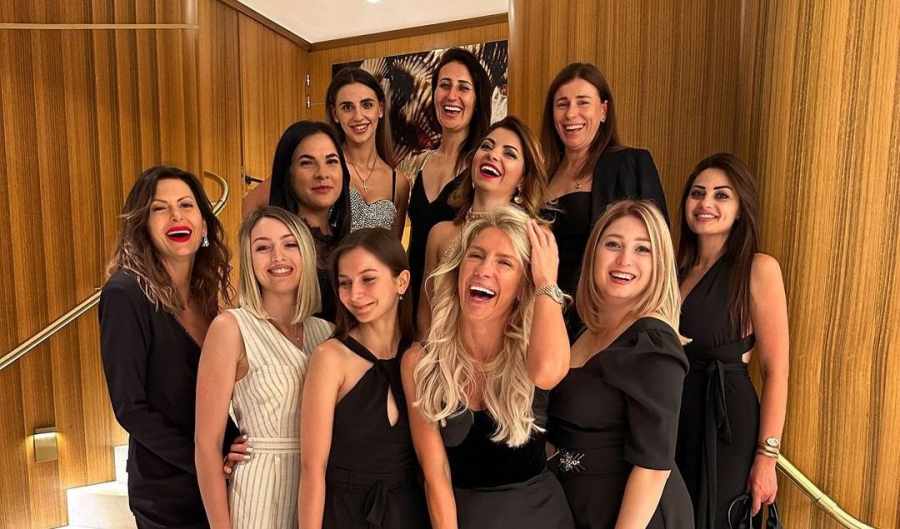 13 moldovence au protestat la Palatul Festivalurilor de Film din Cannes! Afla despre ce este vorba de la Olga Tapordei - FOTO/VIDEO