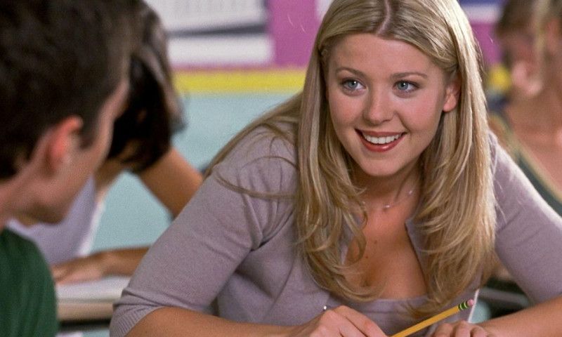 Cum arata Tara Reid la 47 de ani. Actrita din „American Pie”, aparitie intr-o rochie cu decupaje, alaturi de un barbat misterios
