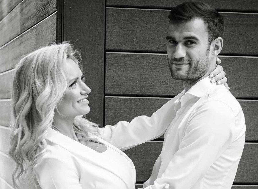 „Trei ani de cand ne intelegem din priviri”! Anisoara Loghin a publicat fotografii rare alaturi de Radu Ginsari, din ziua in care si-au unit destinele - FOTO