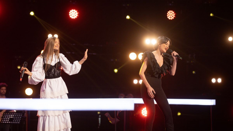 Moldoveanca Daniela Bejan si romanca Ana Udroiu au scos juratii de la Vocea Romaniei la dans pe piesa „Of, Inimioara”. Cu cine a mers mai departe Smiley - VIDEO