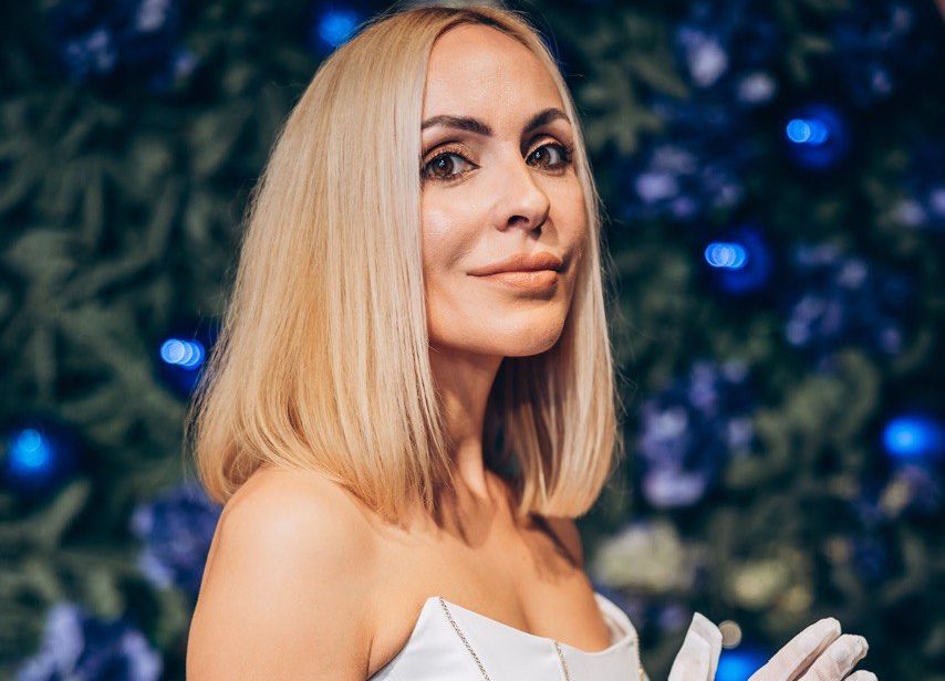 Fashion Friday cu Xenia Bugneac: Ce culori purtam in noaptea dintre ani