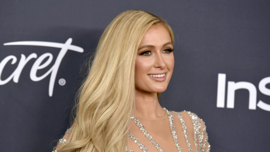 Paris Hilton, de nerecunoscut. Vedeta, surprinsa de paparazzi la cumparaturi, inainte de sarbatori - FOTO