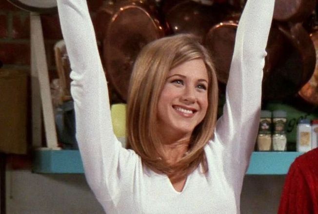 Rachel din Friends s-a intors! Jennifer Aniston, superba cu vechea ei tunsoare din anii 90 - FOTO