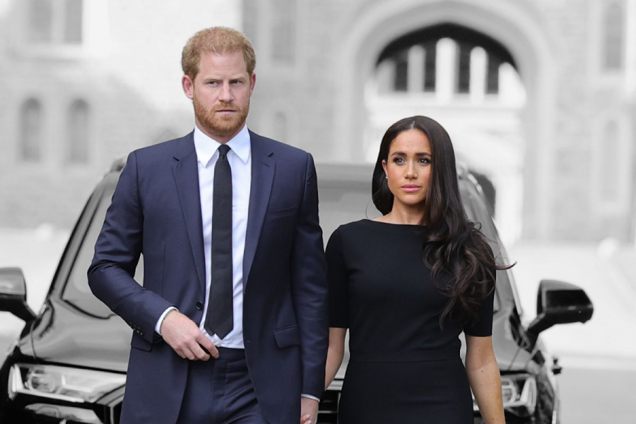 Reacția lui Meghan Markle când o femeie s-a apropiat prea mult de prințul Harry. Momentul a devenit viral - FOTO/VIDEO