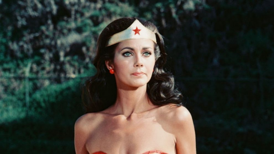 Cu adevărat „femeia fantastică”! Cum arată la 72 de ani actrița care a jucat pentru prima oară rolul Wonder Woman - FOTO