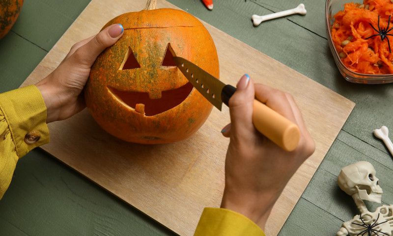 Modele de dovleci pentru Halloween pictați sau sculptați. 7 idei interesante și simple
