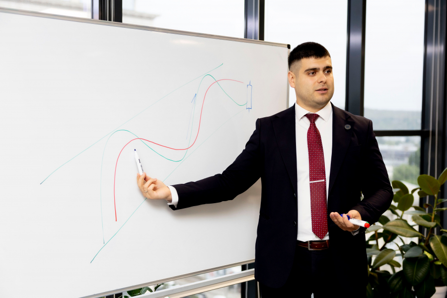 Cum Double Case te poate ajuta să devii trader de succes? Istoria directorului Andrei Argint