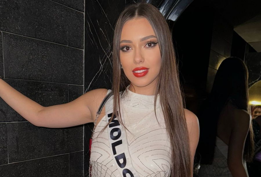 A atras toate privirile la „Miss Universe 2024”! Reprezentata Moldovei a purtat o ținută decorată trandafiri roșii, stema țării şi portretul lui Ştefan cel Mare - VIDEO