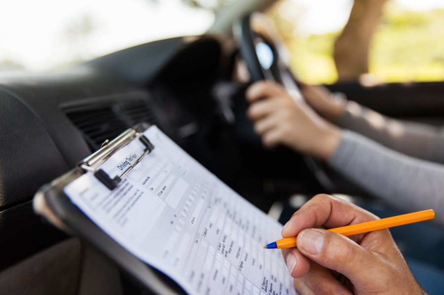 Un român a susținut examenul auto de 60 de ori până a reușit să-l ia. Câți bani a cheltuit în cei 7 ani de încercări