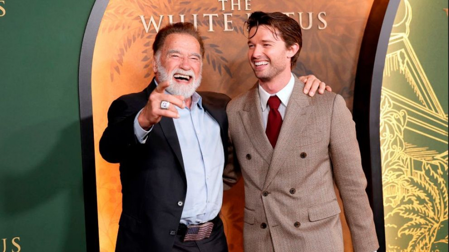 I se citește mândria pe chip! Arnold Schwarzenegger și-a însoțit fiul cel mare la premiera celui mai nou serial în care Patrick joacă - FOTO
