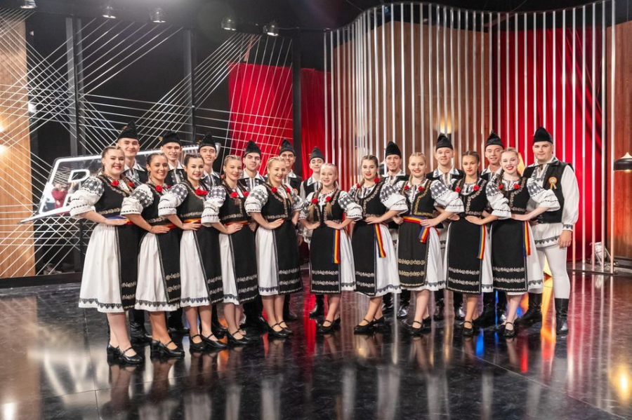 Un moment cum rar vezi! Ansamblul Dor Transilvan, pași de populară și piruete pe muzica unui DJ internațional pe scena de la Românii au Talent 2025: „N-am fost pregătiți pentru așa ceva!” - VIDEO