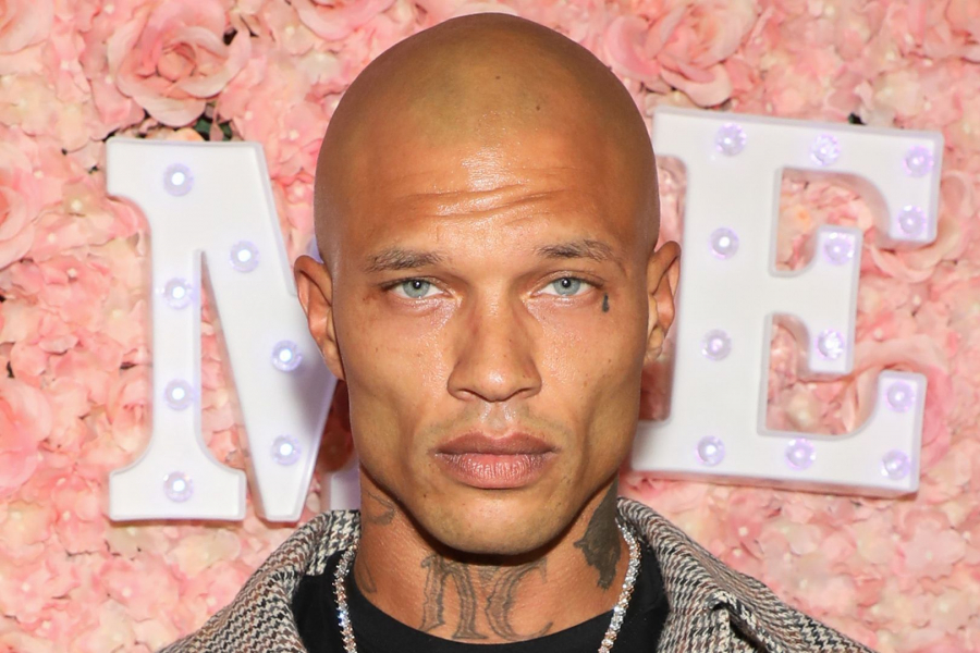 Din umbra trecutului în lumina reflectoarelor. Ce face azi Jeremy Meeks, poreclit „infractorul sexy”, devenit celebru cu poza din arest