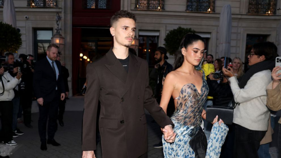 Romeo, fiul de 22 de ani al lui David și al Victoriei Beckham, este un adevărat Don Juan. Cine este noua lui iubită, Kim Turnbull, cu care s-a afișat la Săptămâna Modei de la Paris