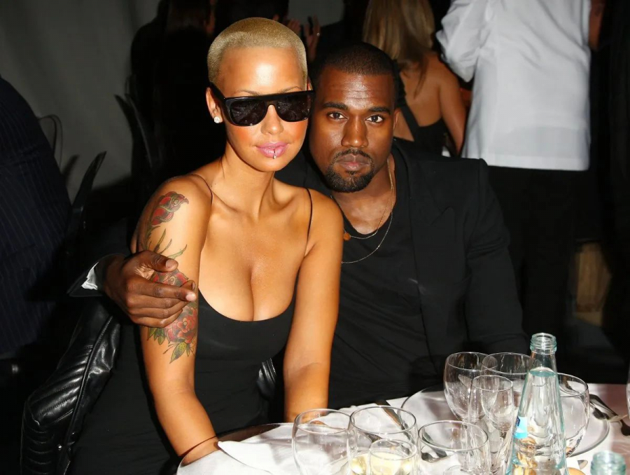 Fosta lui Kanye West rupe tăcerea. Rapperul o obliga să poarte ținute provocatoare: „Am plâns, dar nu aveam de ales”