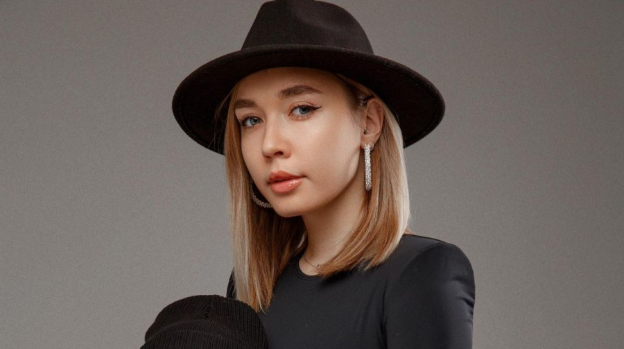 Katy Black - vacanță cu năbădăi! Bloggerița a apărut plângând în online și a anunțat că se confruntă cu probleme grave de sănătate - VIDEO