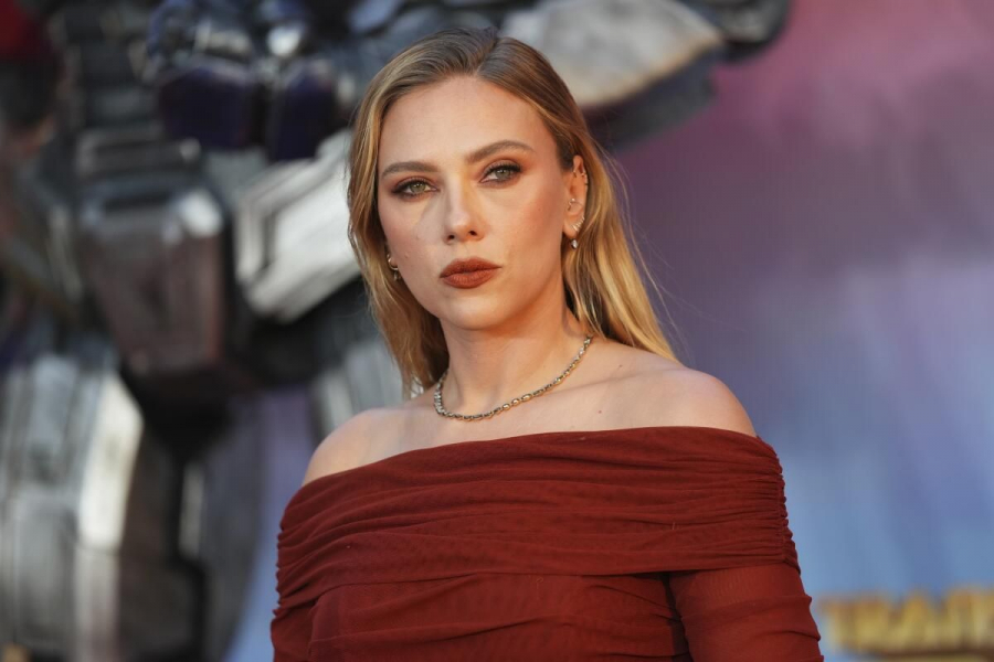 A fost numită „cea mai sexy femeie în viață” și a fost nominalizată de două ori la Oscar, dar preferă să stea departe de admiratorii ei. Motivul pentru care Scarlett Johansson nu face niciodată poze cu fanii