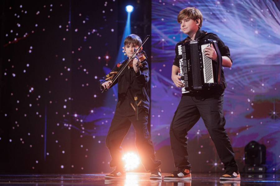 Lucian și Daniel Advahov au oferit un spectacol de neuitat la vioară și acordeon la Românii au Talent. Andra i-a aplaudat în picioare: „Ce surpriză frumoasă” - VIDEO