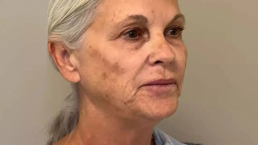 Nouă intervenții estetice, în șase ore, la 65 de ani. Transformarea unei femei e uimitoare: „Mi-am recăpătat încrederea”