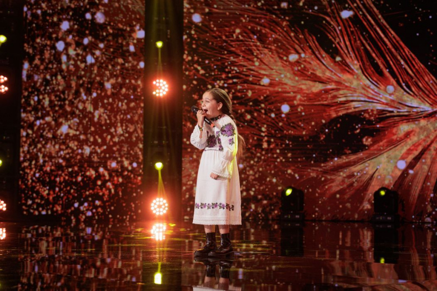 Cine este Sara Hanț, fetița de doar 10 ani care a primit Golden Buzz la „Românii au talent”! A cântat dumnezeiește - VIDEO
