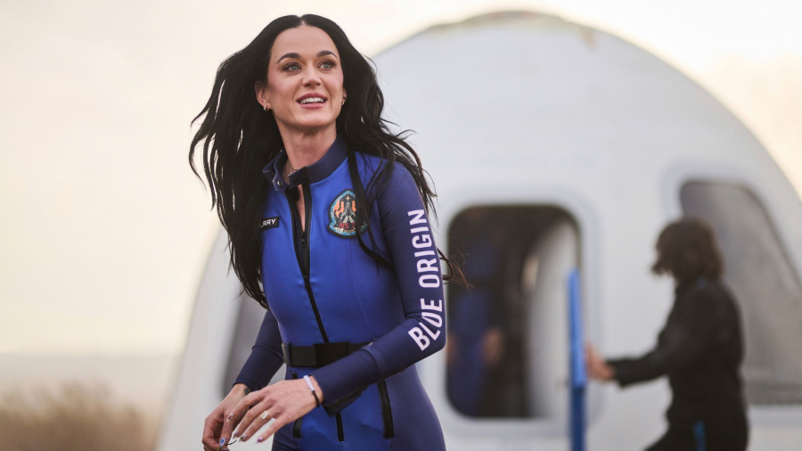 Momentul adorabil dintre Katy Perry și fiica ei, înainte de zborul în spațiu. Artista abia s-a putut dezlipi de micuța Daisy