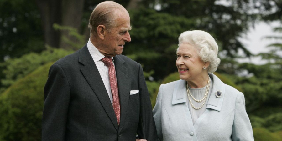 Regina Elisabeta și prințul Philip, o dragoste ca-n povești. Ce sacrificiu a făcut ducele de Edinburgh pentru iubire