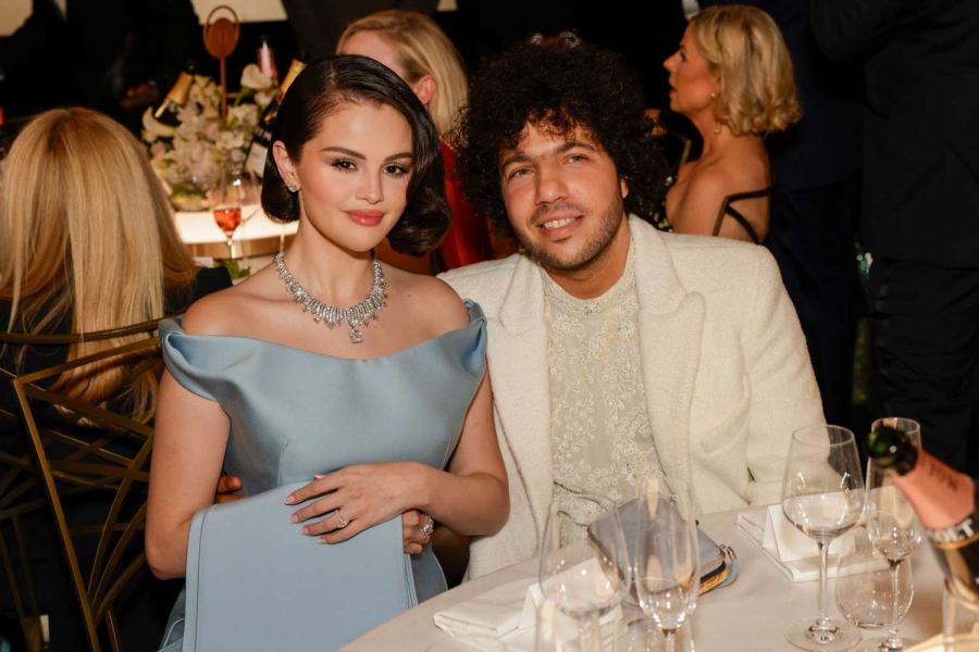 Selena Gomez și Benny Blanco, îndrăgostiți ca în liceu. Sesiune foto de bal într-un mall, cu limuzină și romantism la pachet - FOTO