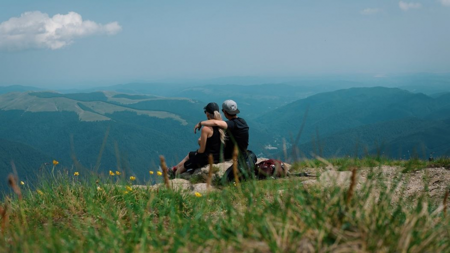 „Ne căsătorim!”- Celebrul cântăreț a făcut anunțul! Iubita lui a spus „DA”, în vârf de munte - FOTO
