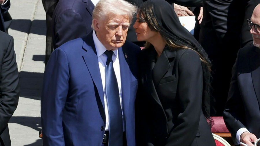Ce i-a spus Melania Trump soțului ei, Donald Trump, la înmormântarea Papei Francisc. Prima Doamnă a prevenit o situație stânjenitoare
