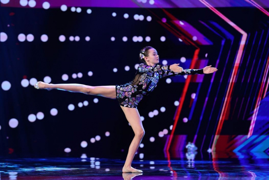 Isabel Ioniță Budnaru, un înger pogorât pe scenă. Momentul artistic a fost aplaudat intens: „Vreau să o felicit pe mama ta” - VIDEO