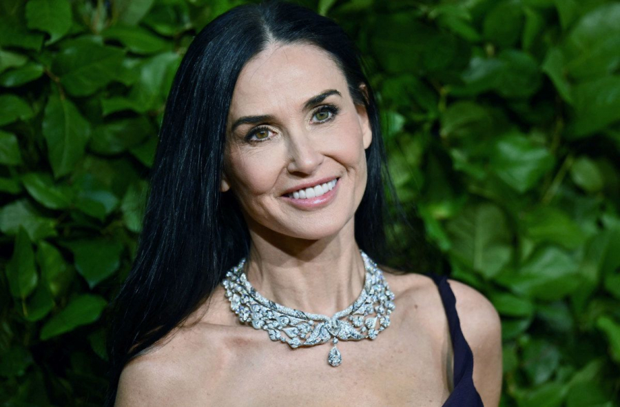 Cea mai frumoasă femeie din lume desemnată în 2025 are 62 de ani și e vegană. Lucruri pe care poate nu le știi despre Demi Moore - FOTO