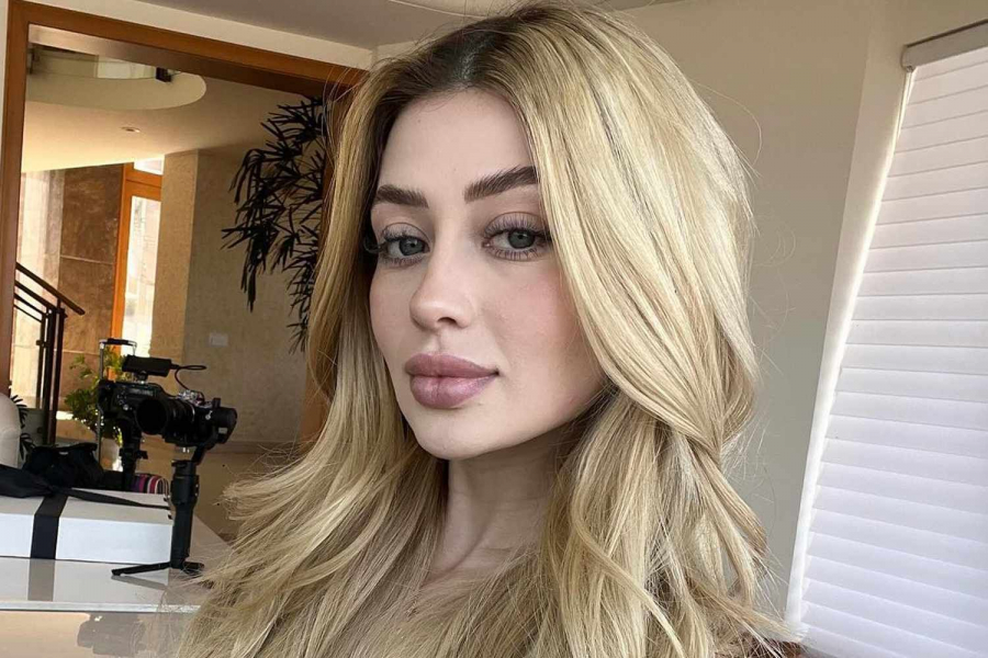O influenceriță de doar 23 de ani a fost împușcată în timpul unui live pe TikTok. Atacatorul s-a prefăcut că îi aduce un cadou și a pătruns în salonul în care aceasta se afla