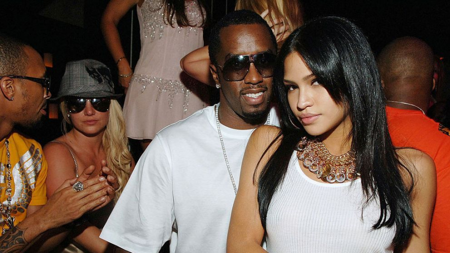 Cassie Ventura a trăit un coșmar în relația cu P. Diddy! Cântăreața a povestit cu ochii în lacrimi la ce chinuri a fost supusă de rapper: „Mă lovea în cap, mă răsturna”