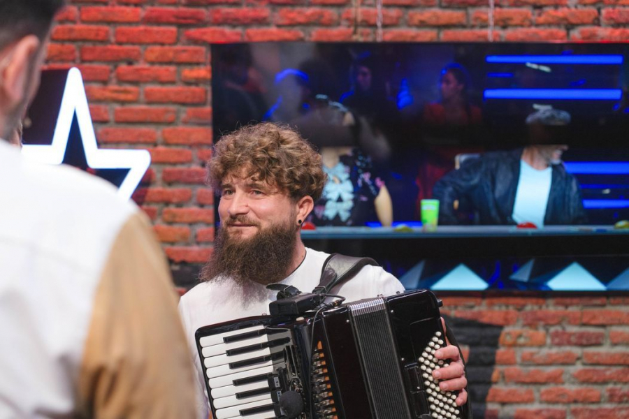 Acordeonul magic al lui Misha Grossu ne-a trecut prin toate stările posibile. Vezi prestația moldoveanului din semifinala show-ului „Românii au Talent”: „Nu am mai întâlnit așa ceva! Tu ai cântat ca să ne atingi sufletele și ai reușit” - VIDEO