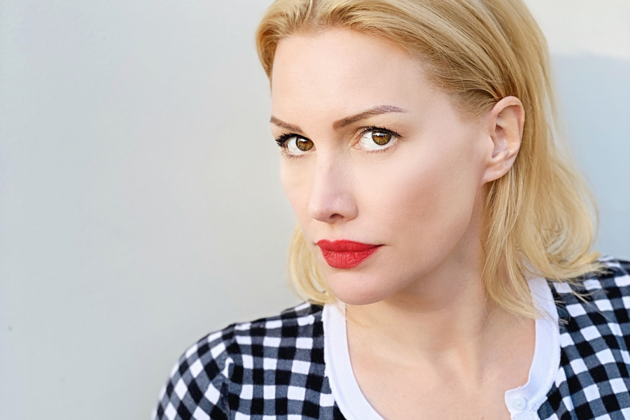 Actrița Alice Evans, la limita disperării: „În 16 zile vom fi pe drumuri. Aveți o cameră liberă?”. Strânge bani online pentru a trăi