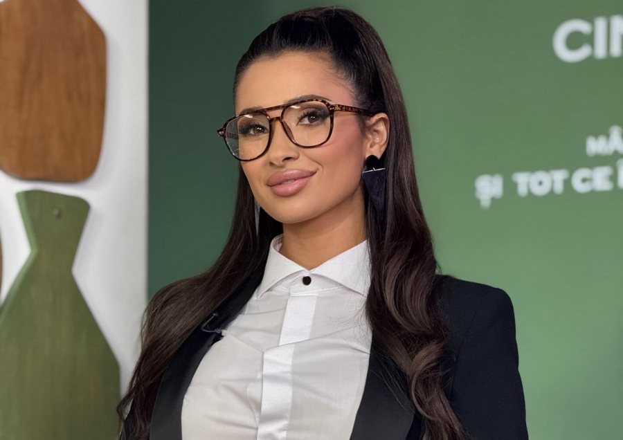 Iulia Deliu s-a lăsat provocată! Ce poartă în geantă prezentatoarea Pro TV: „Vă arăt, dar trebuie să țineți cont că...” - VIDEO