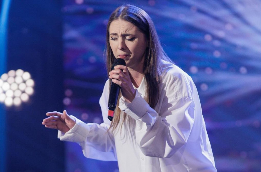 Cei din jur îi spuneau că seamănă cu Baba Cloanța și că nu poate cânta, dar acum a impresionat toată țara. Povestea moldovencei Veronica Odagiu - VIDEO