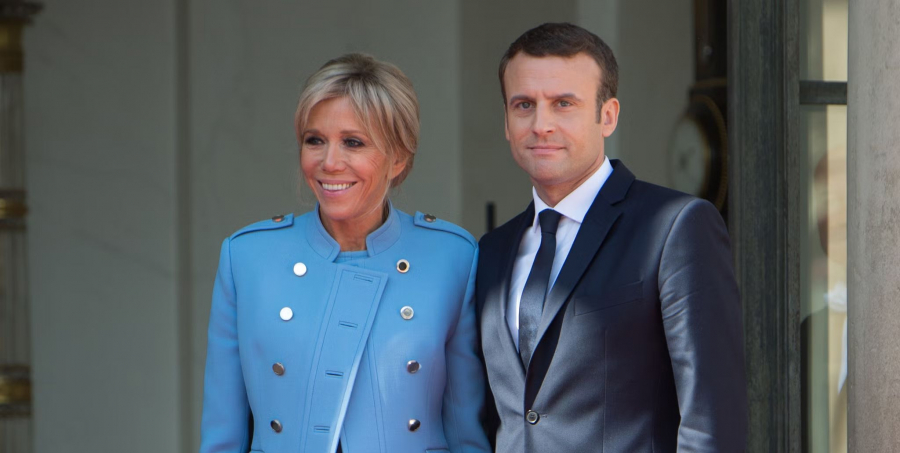 Moment stânjenitor pentru Emmanuel Macron la sosirea în Marea Britanie. Gestul ignorat de soția sa, Brigitte Macron