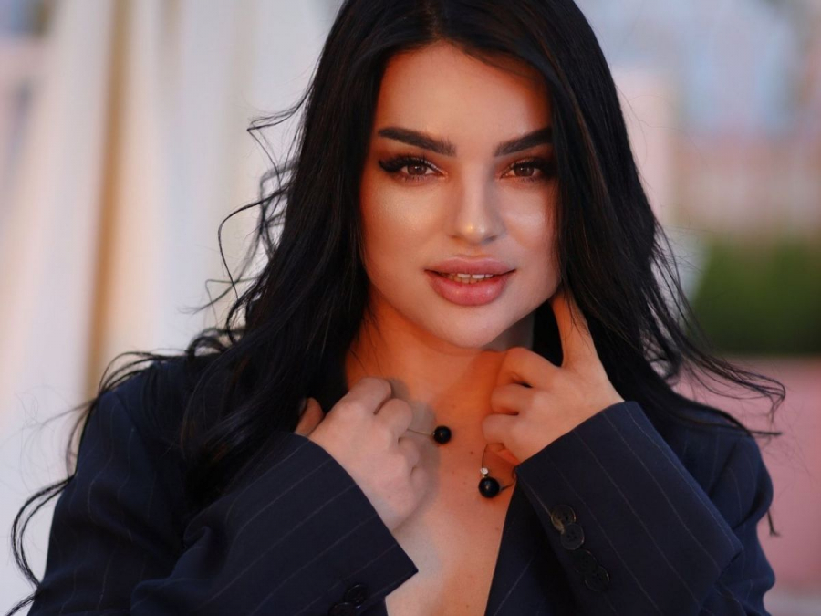 Mihaela Cavcaliuc s-a căsătorit! Influencerița nu a purtat rochie albă. Primele imagini de la eveniment - FOTO/VIDEO