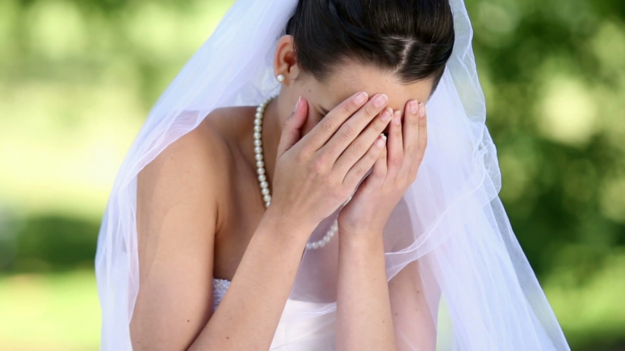 Ce a pățit o mireasă cu doar câteva minute înainte de a merge la altar. A izbucnit instant în plâns - VIDEO