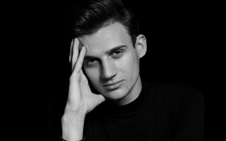 Știai că Gabriel Nebunu are un frate? Interpretul a publicat o imagine emoționantă alături de acesta și de mama lor - FOTO