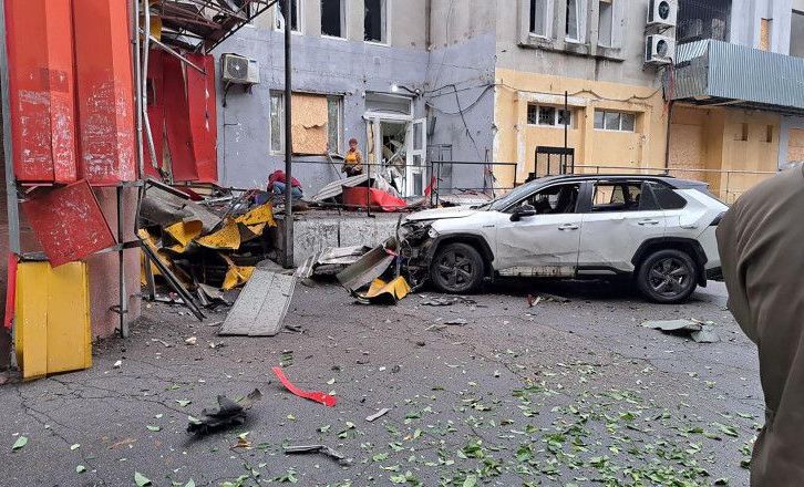Drona ucraineană „Baba Iaga” face o nouă victimă de rang înalt: un oficial acuzat de trădare de Kiev a fost ucis în Herson. Momentul, surprins de camerele de supraveghere - VIDEO