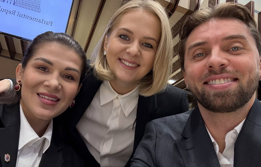 Anastasia Nichita, Maxim Potîrniche și Ludmila Adamciuc, cu emoții, la prima ședință a noului Parlament - GALERIE FOTO