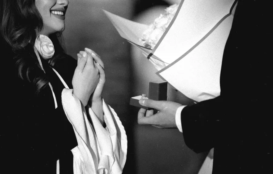 O influenceriță de la noi, cerută în căsătorie de un fotbalist! De ce și-a ținut relația ascunsă până acum - FOTO
