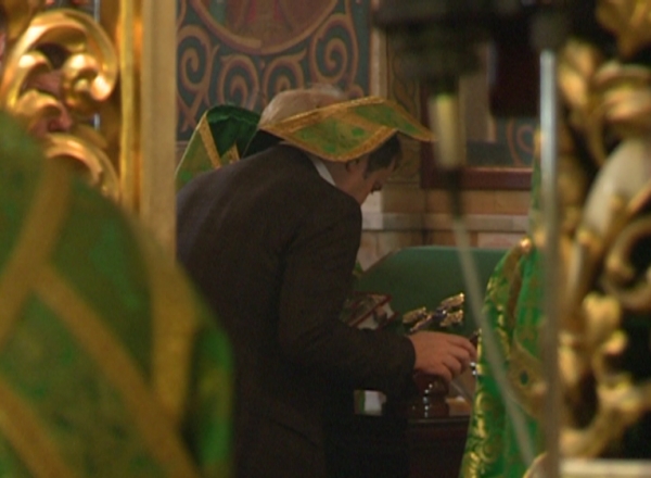 Reactia Mitropoliei la impartasirea lui Vlad Filat in altar: "Se poate face exceptie pentru credinciosii care au merite deosebite fata de Biserica"