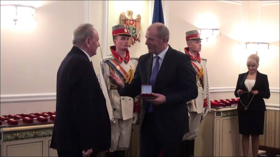 Andrei Usatii, decorat acum o saptamana cu Ordinul de Onoare de presedintele Nicolae Timofti - FOTO