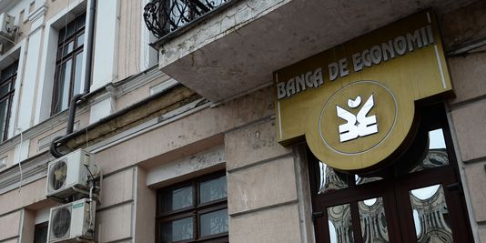 Stirea despre miliardul de dolari, disparut din bancile moldovenesti, face inconjorul lumii. Le Monde: "E ca si cum in Franta s-ar fi furat  325 de miliarde de euro"