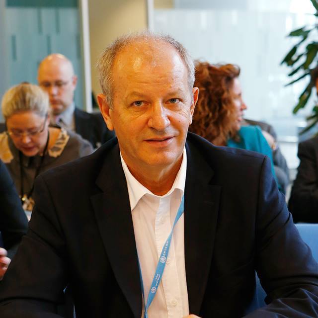 Cu telefon in izolatorul CNA? Fostul ministru al Sanatatii Andrei Usatii, aflat in arest, a postat un mesaj de Paste pe facebook - FOTO