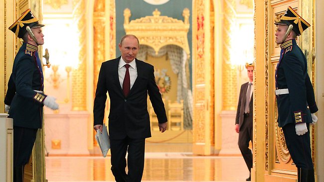 Vladimir Putin si-a publicat veniturile pentru 2014! E destul de sarac, pe foaie: Are un apartament de 77 de metri patrati