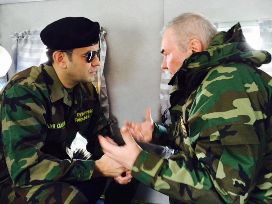 Chiril Gaburici aduna uniforme! Dupa cea de salvator, are deja si una de la Armata. Oficialul, fotografiat in elicopter in timpul unui exercitiu militar la Balti - FOTO